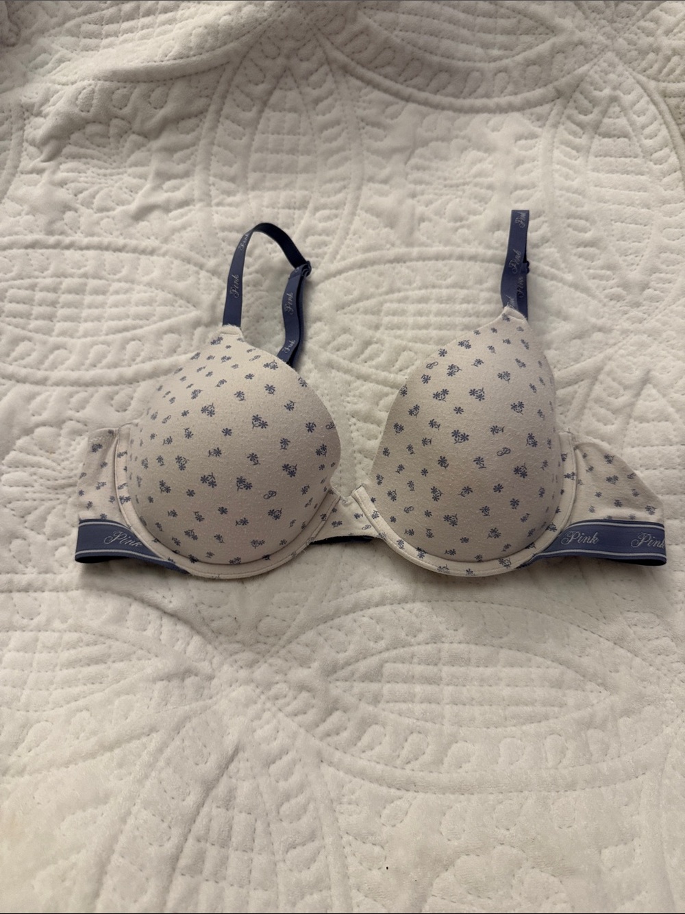 PINK Victoria's Secret Cream Floral Molded T-Shirt Bra with Navy Straps